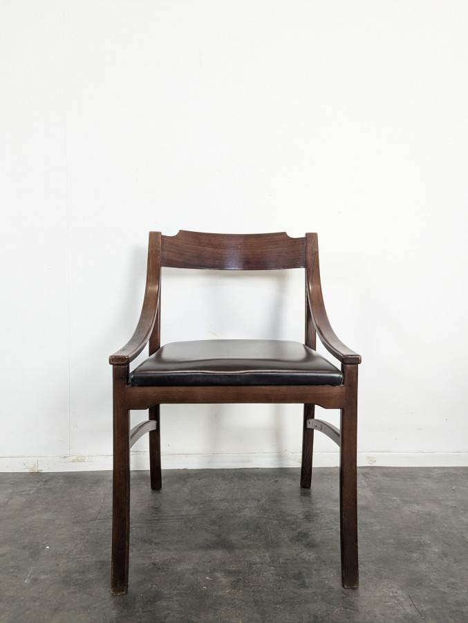 Serie de 4 chaises modele 110 par Ico Parisi