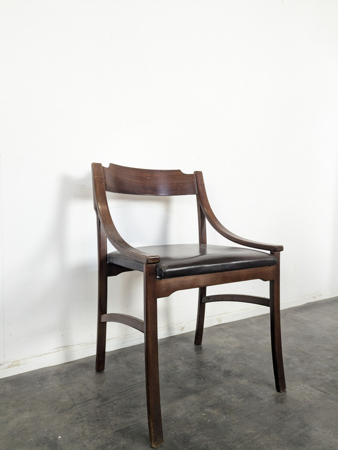 Serie de 4 chaises modele 110 par Ico Parisi