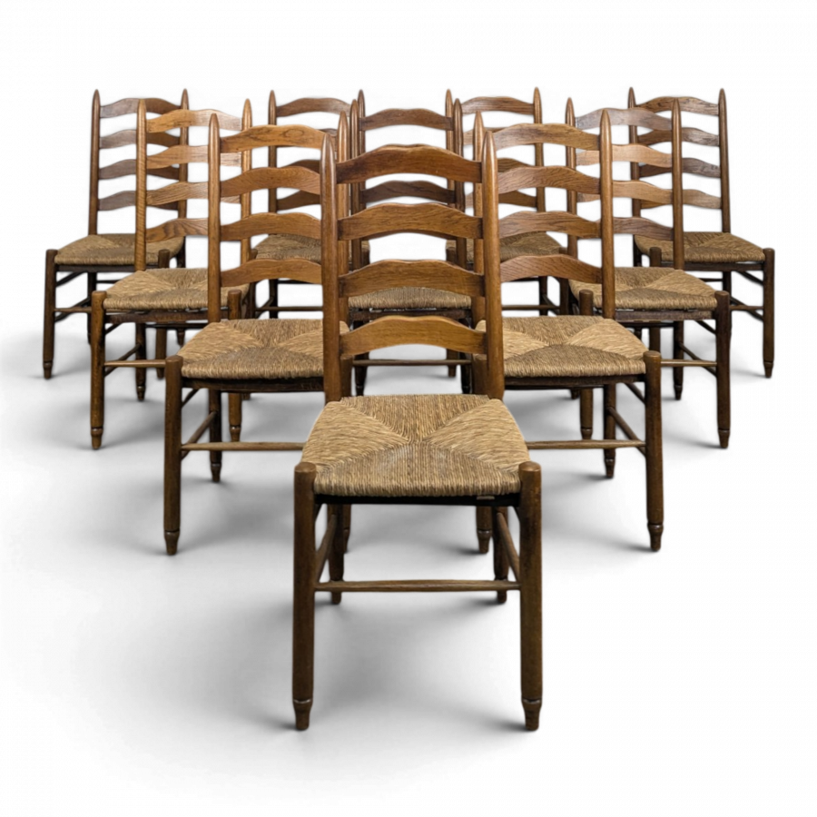 Série de 10 chaises chalet dans l'esprit de Charlotte Perriand