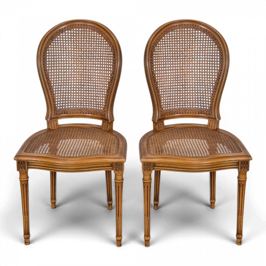 Paire de chaises à cannage de style Louis XVI