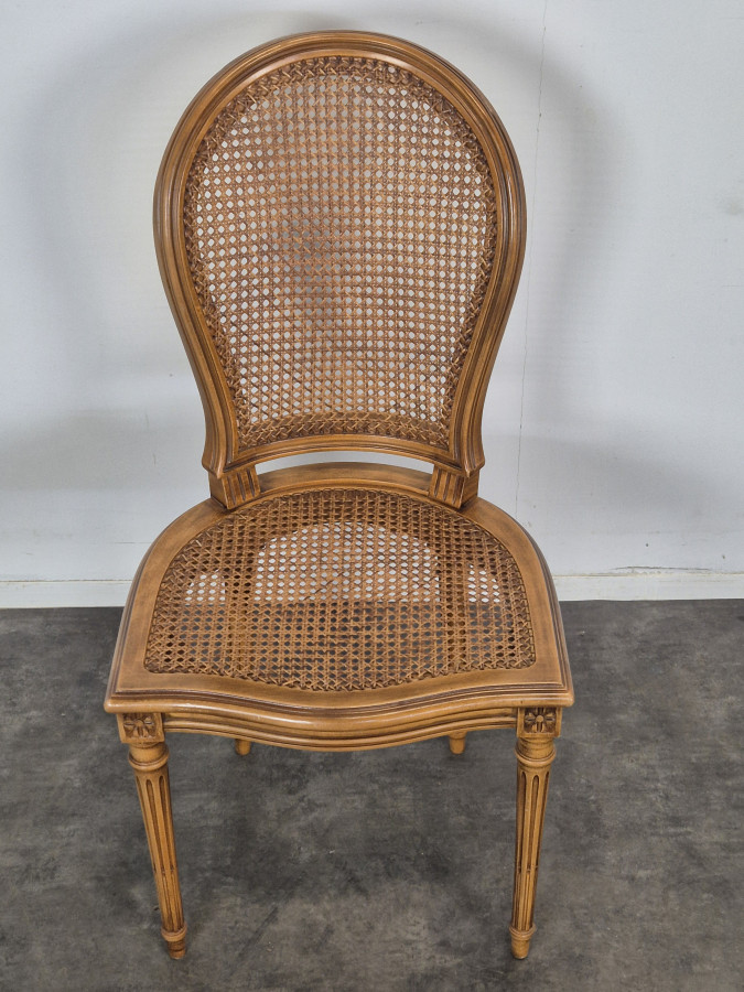 Paire de chaises à cannage de style Louis XVI