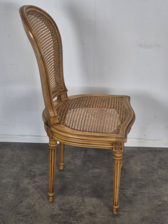 Paire de chaises à cannage de style Louis XVI