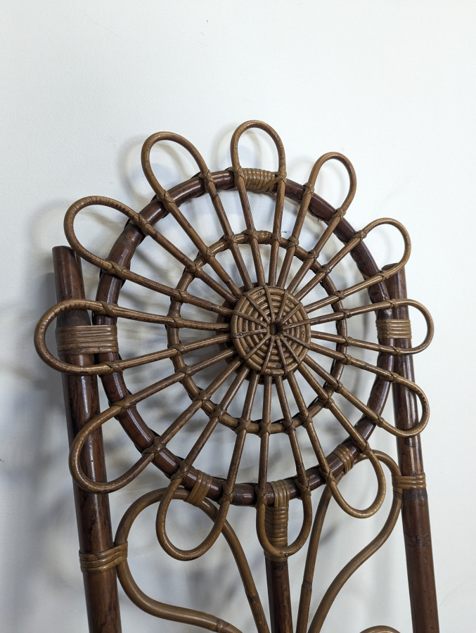 Série de 4 chaises en bambou et rotin à décor de tournesol