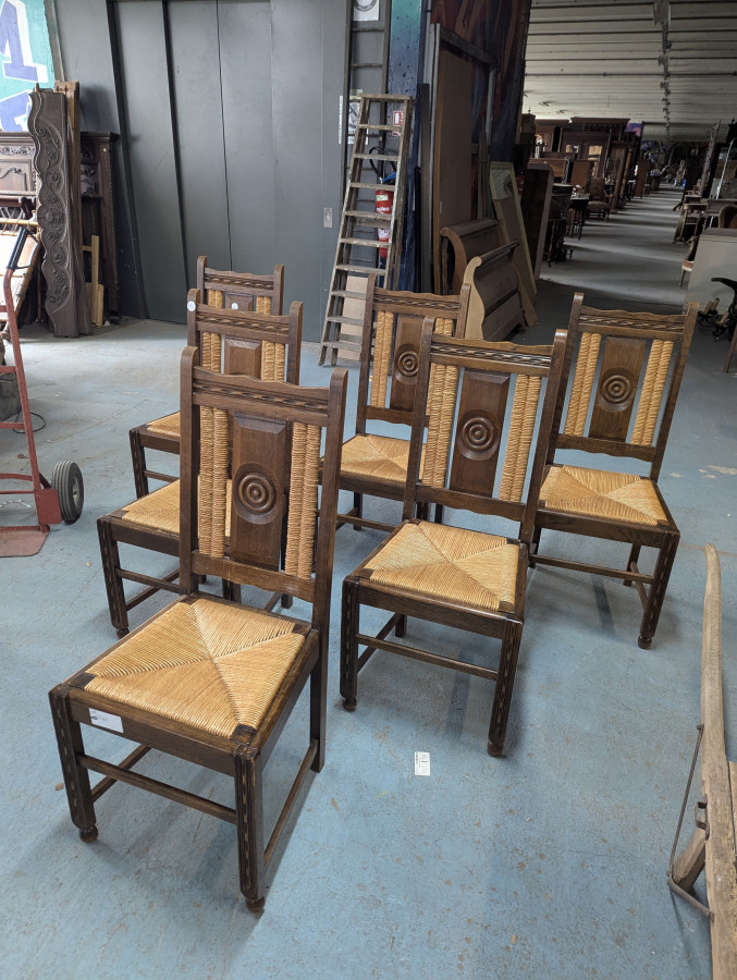 Série de 6 chaises en chêne dossier et assise paillés