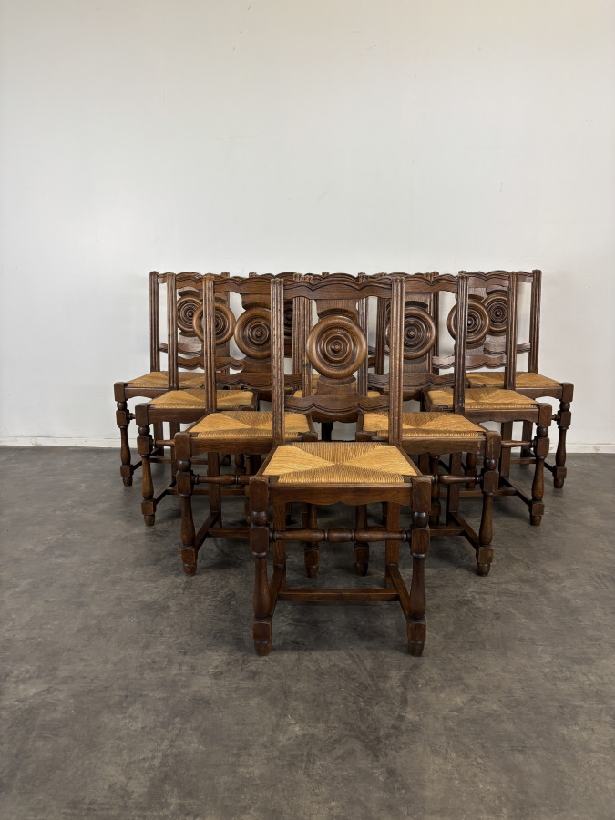 Série de 10 chaises brutalistes paillées en chêne