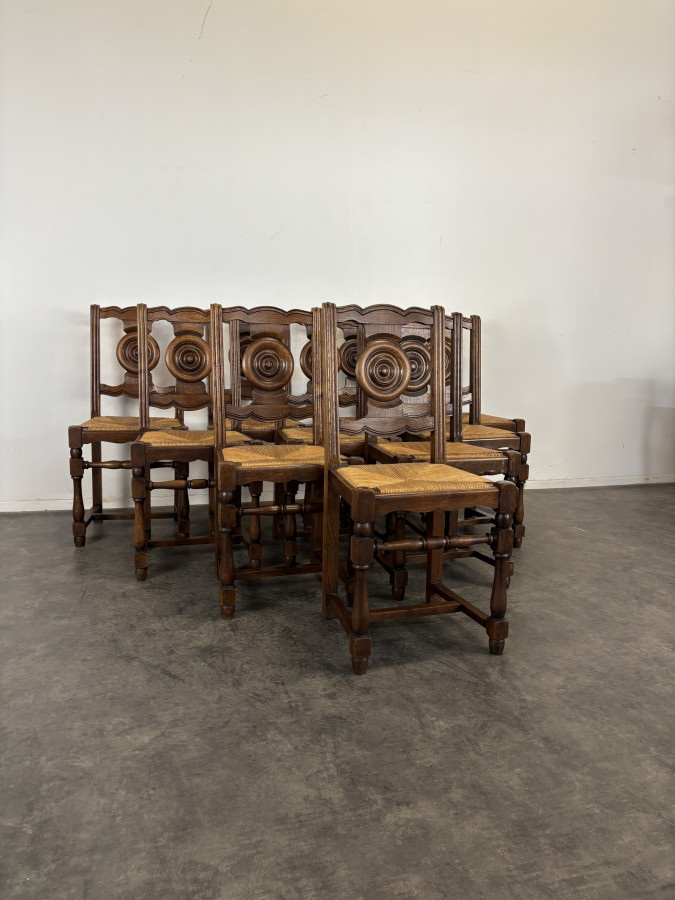 Série de 10 chaises brutalistes paillées en chêne