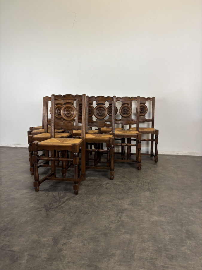 Série de 10 chaises brutalistes paillées en chêne