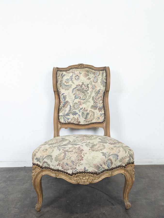 Chauffeuse de style Louis XV en bois naturel tissu à fleurs