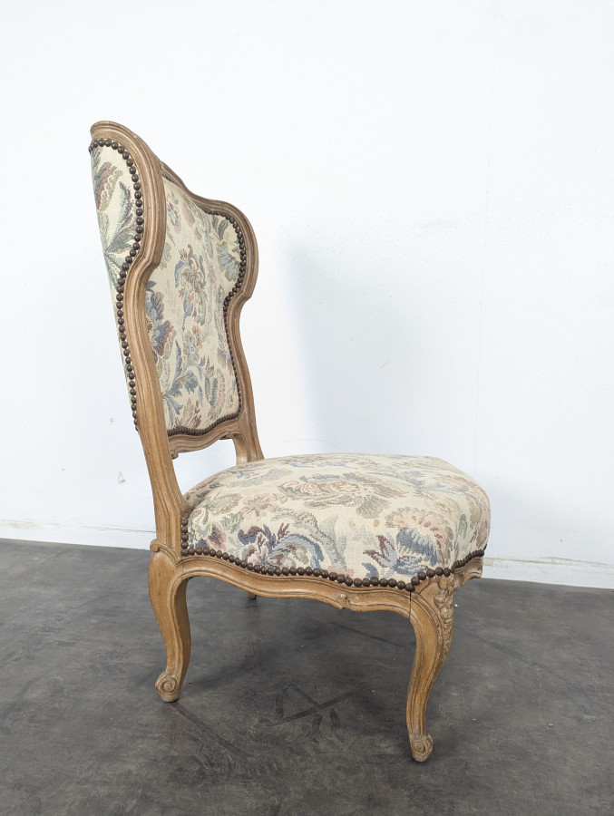 Chauffeuse de style Louis XV en bois naturel tissu à fleurs
