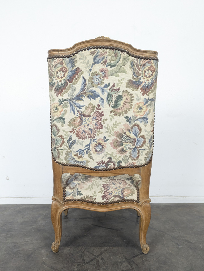 Chauffeuse de style Louis XV en bois naturel tissu à fleurs