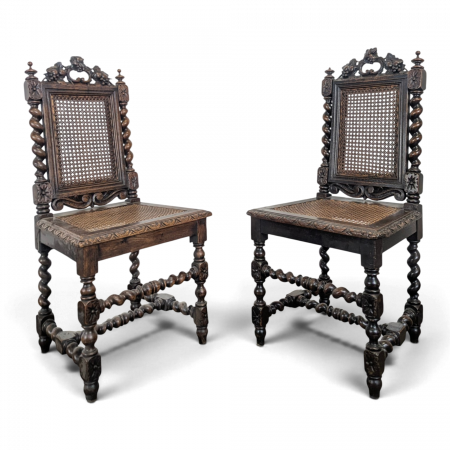 Paire de chaises Louis XIII en chêne torsadé cannées