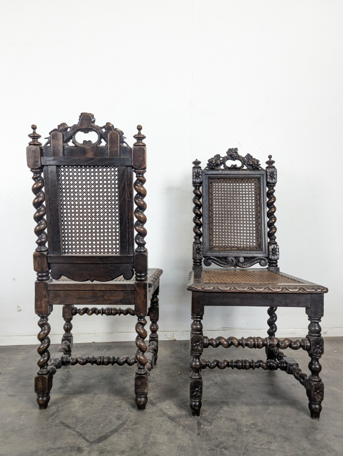 Paire de chaises Louis XIII en chêne torsadé cannées