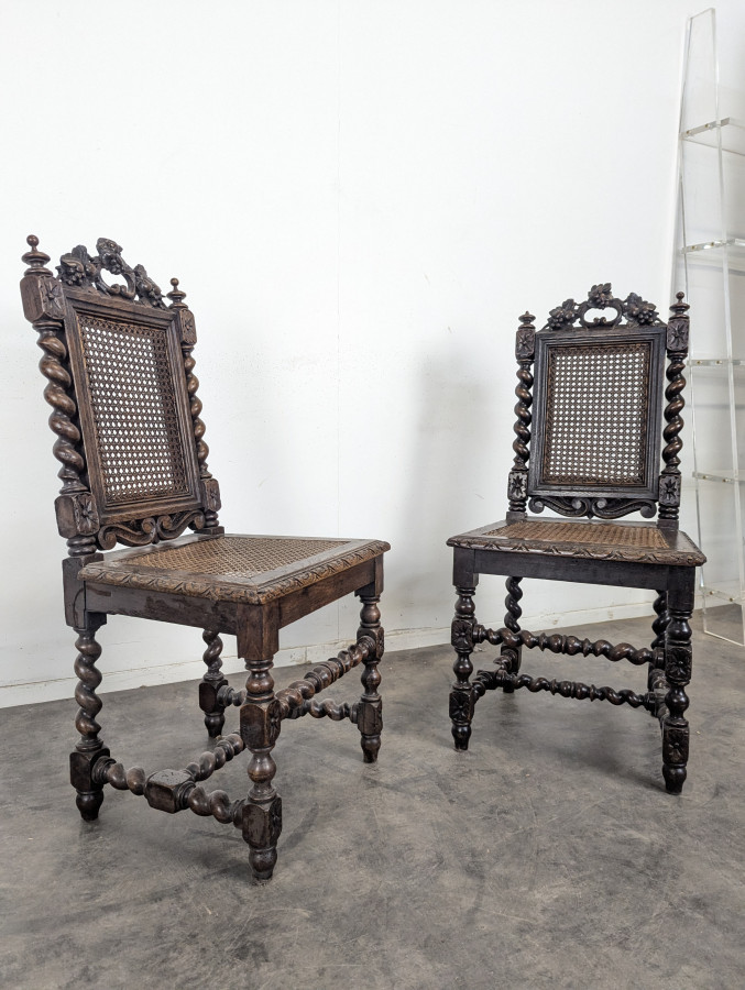 Paire de chaises Louis XIII en chêne torsadé cannées
