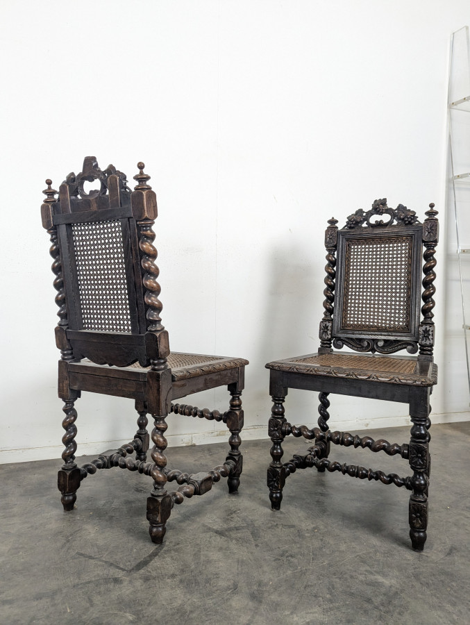 Paire de chaises Louis XIII en chêne torsadé cannées