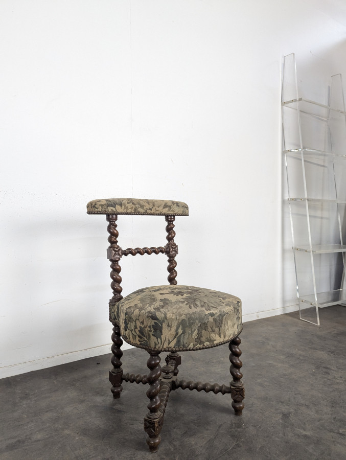 Chaise de fumeur Napoléon III en bois noirci torsadé tapisserie à feuillages