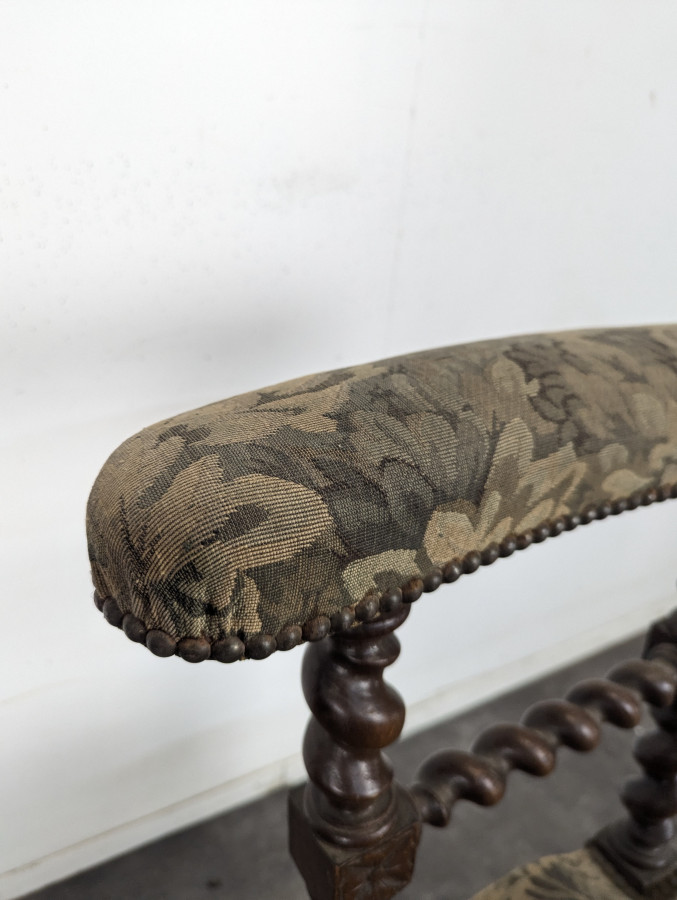 Chaise de fumeur Napoléon III en bois noirci torsadé tapisserie à feuillages