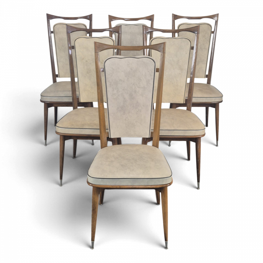 Série de 6 chaises années 50 à haut dossier, garniture skaï crème