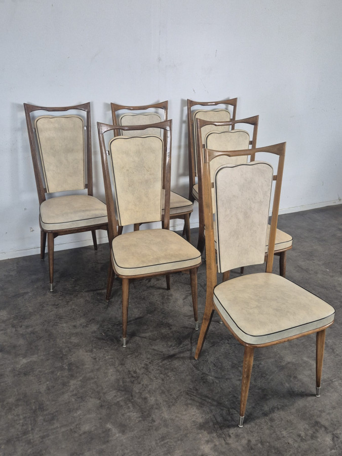 Série de 6 chaises années 50 à haut dossier, garniture skaï crème