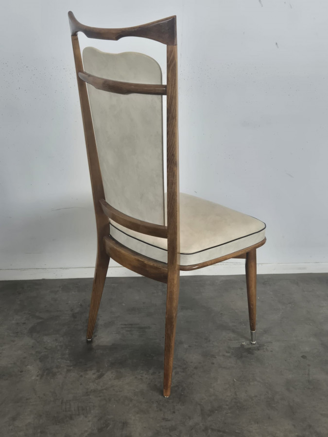 Série de 6 chaises années 50 à haut dossier, garniture skaï crème
