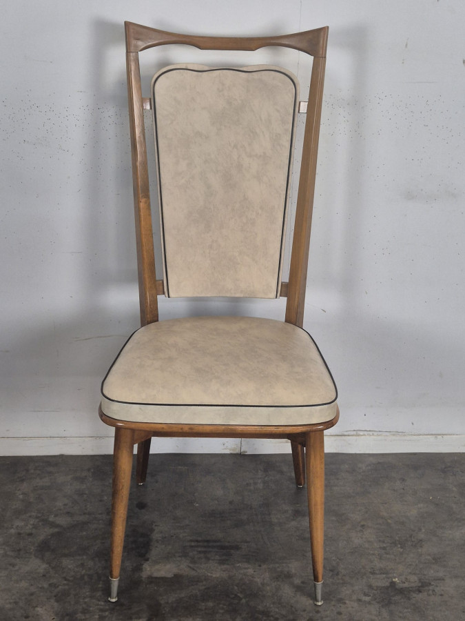 Série de 6 chaises années 50 à haut dossier, garniture skaï crème