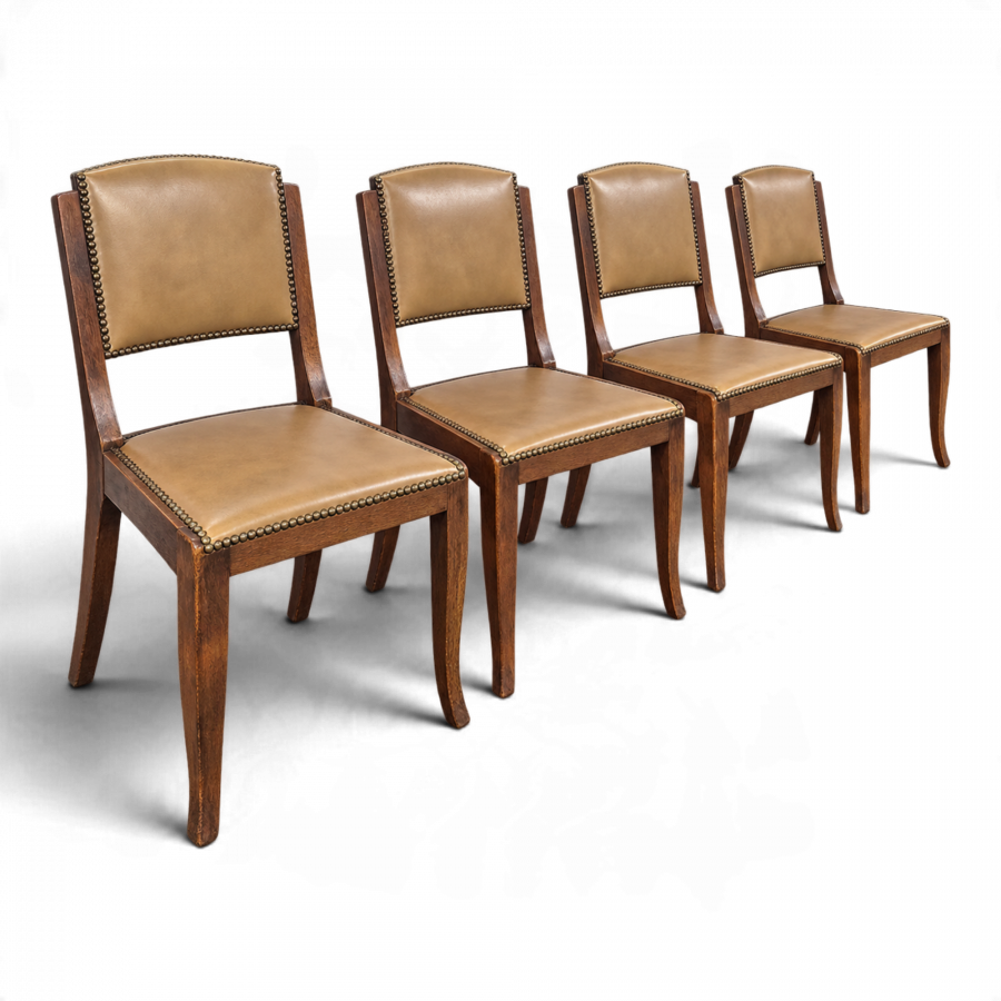 Série de 4 chaises années 40 en chêne et skaï clouté