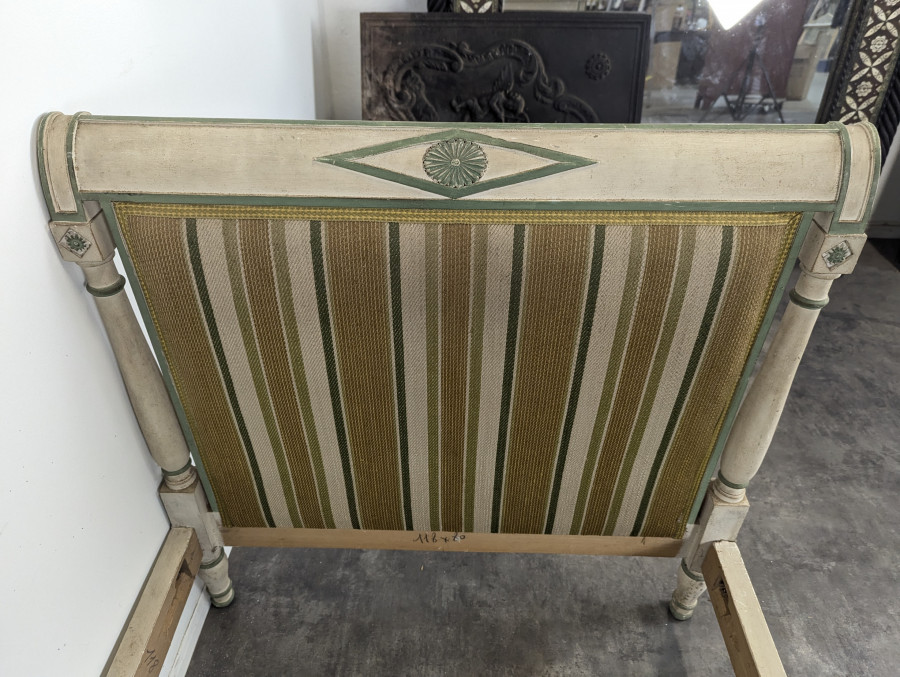 Lit de repos Directoire en bois laqué crème et vert