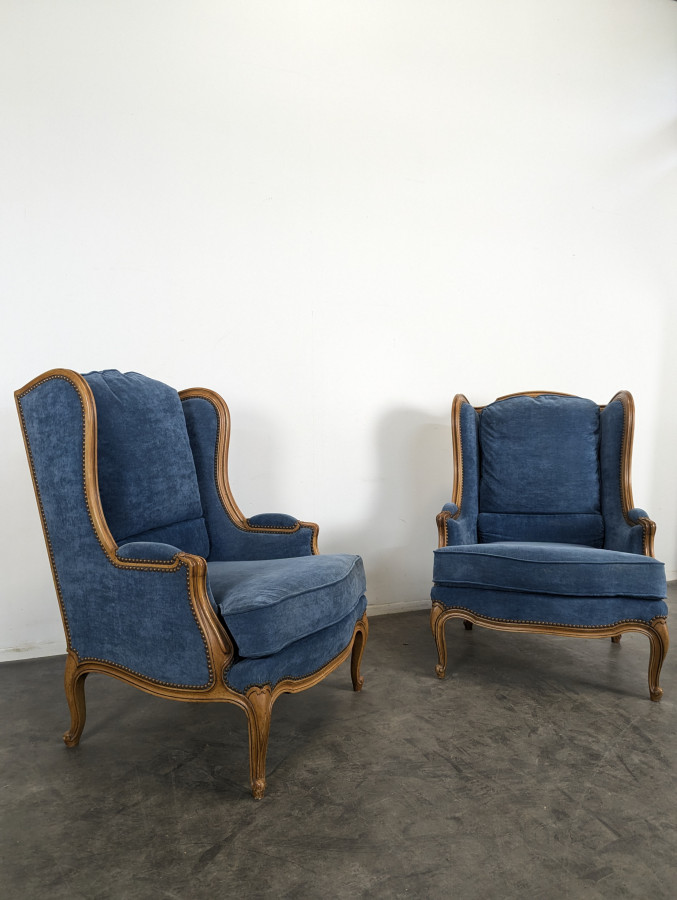 Paire de bergères à oreille de style Louis XV velours bleu