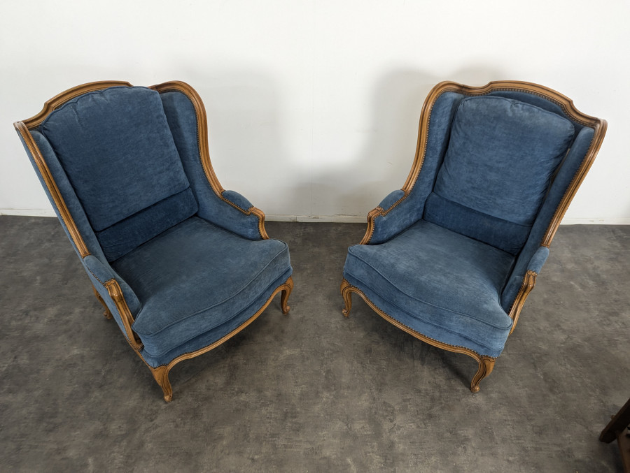 Paire de bergères à oreille de style Louis XV velours bleu