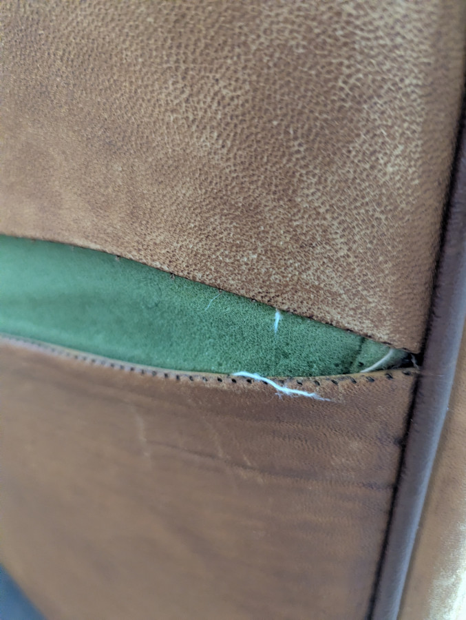 Paire de fauteuils club des années 30