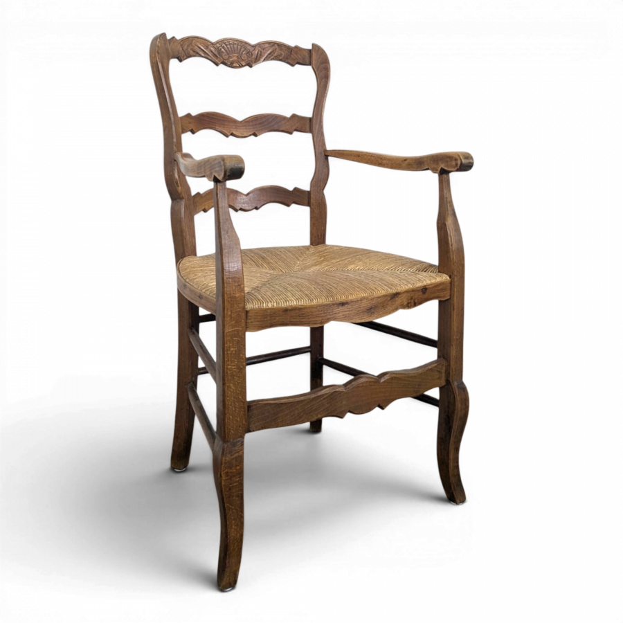 Fauteuil paillé de style Louis XV
