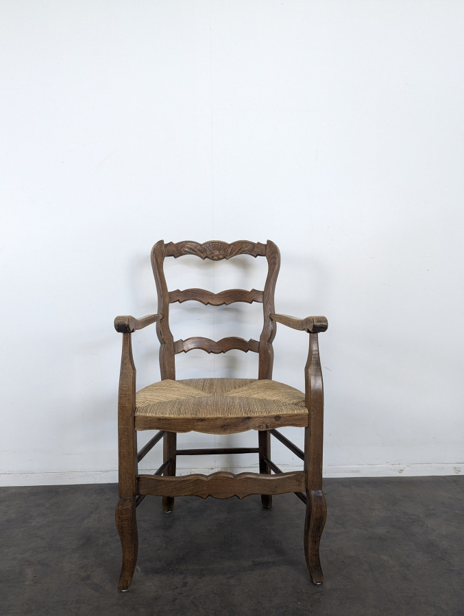Fauteuil paillé de style Louis XV
