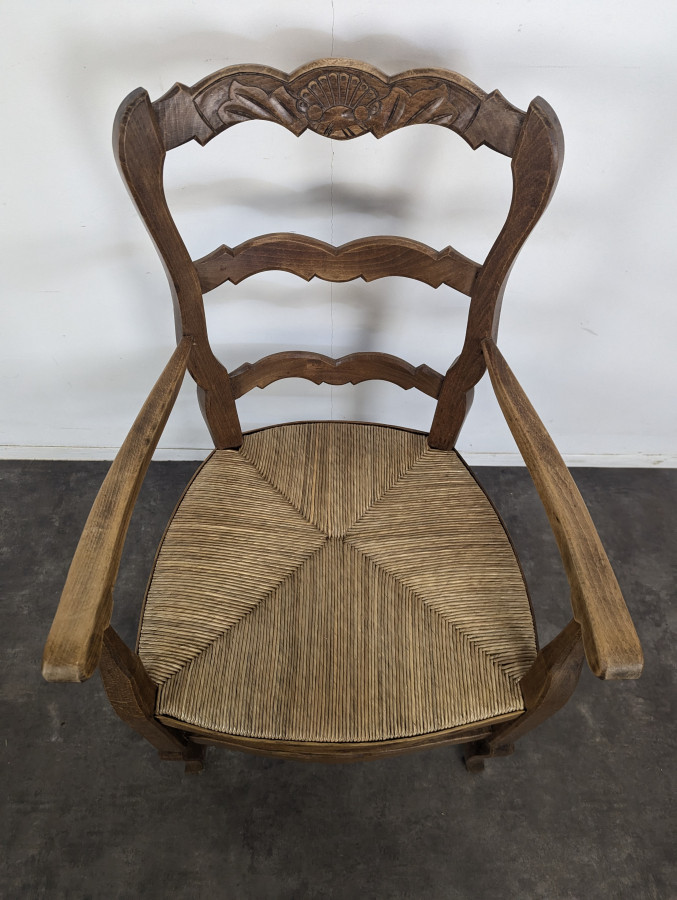 Fauteuil paillé de style Louis XV