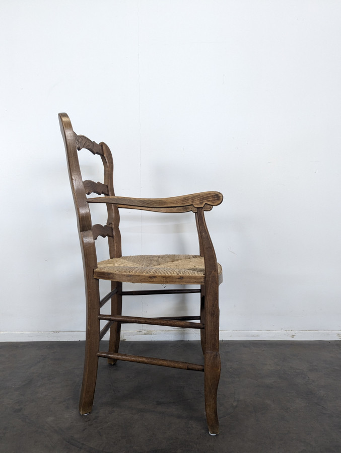 Fauteuil paillé de style Louis XV