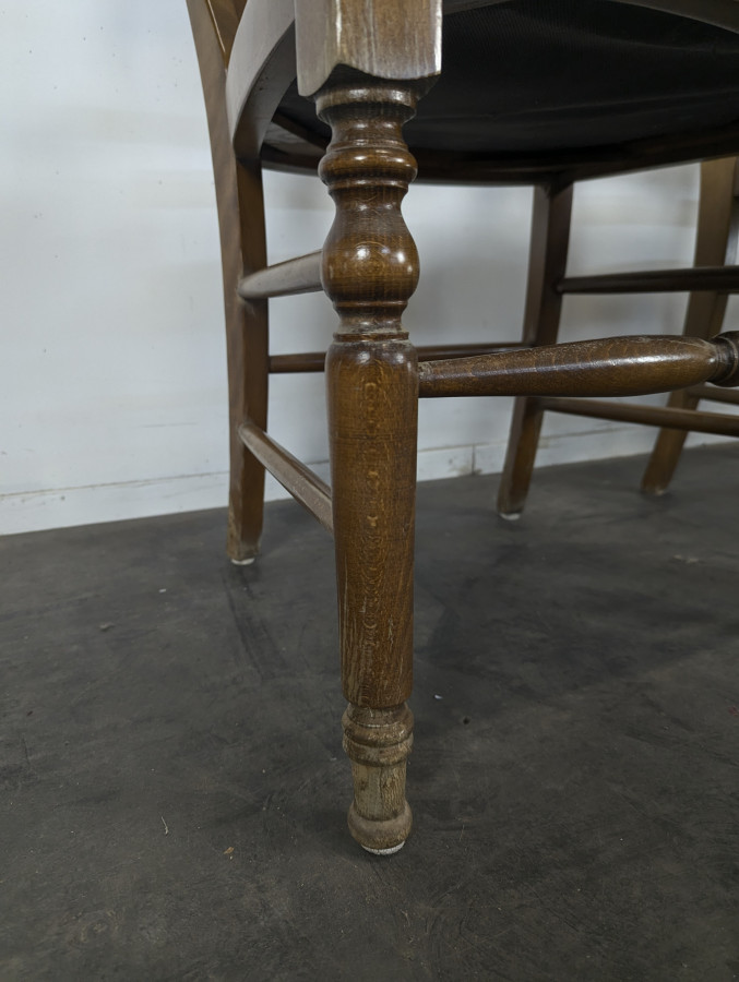 Serie de 4 fauteuils de style directoire à dossier en palmette