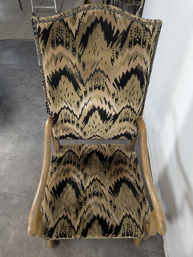 Fauteuil Louis XIII à os de mouton en velours flammé