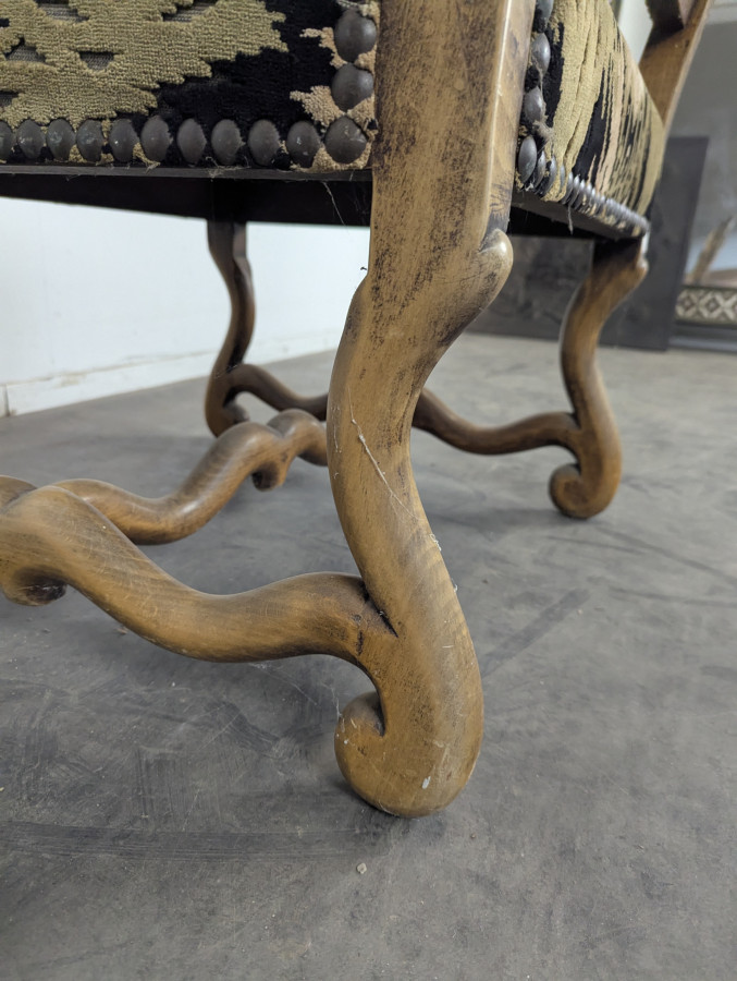 Fauteuil Louis XIII à os de mouton en velours flammé