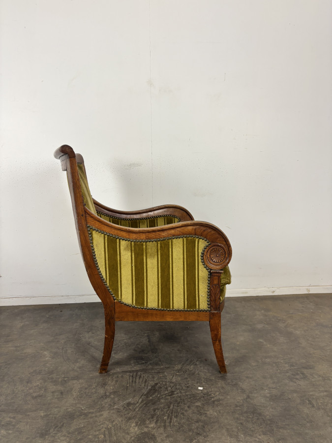 Bergère à crosse Restauration en merisier velours vert rayé