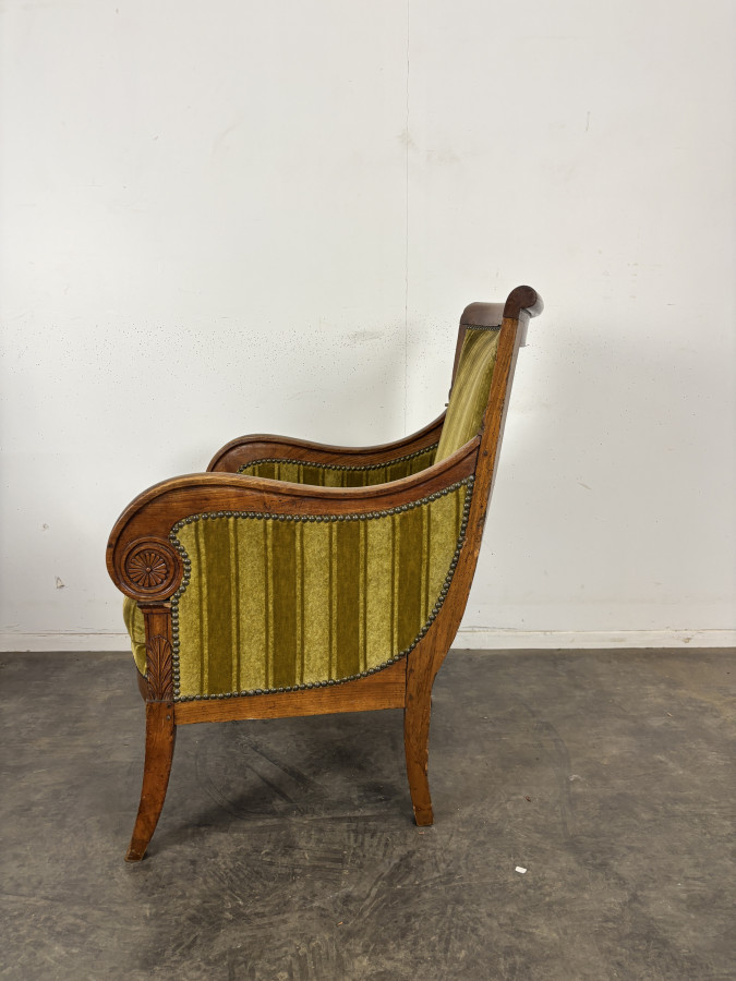 Bergère à crosse Restauration en merisier velours jaune