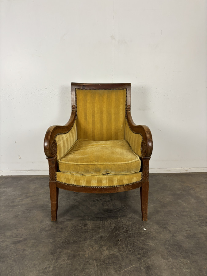 Bergère à crosse Restauration en merisier velours jaune