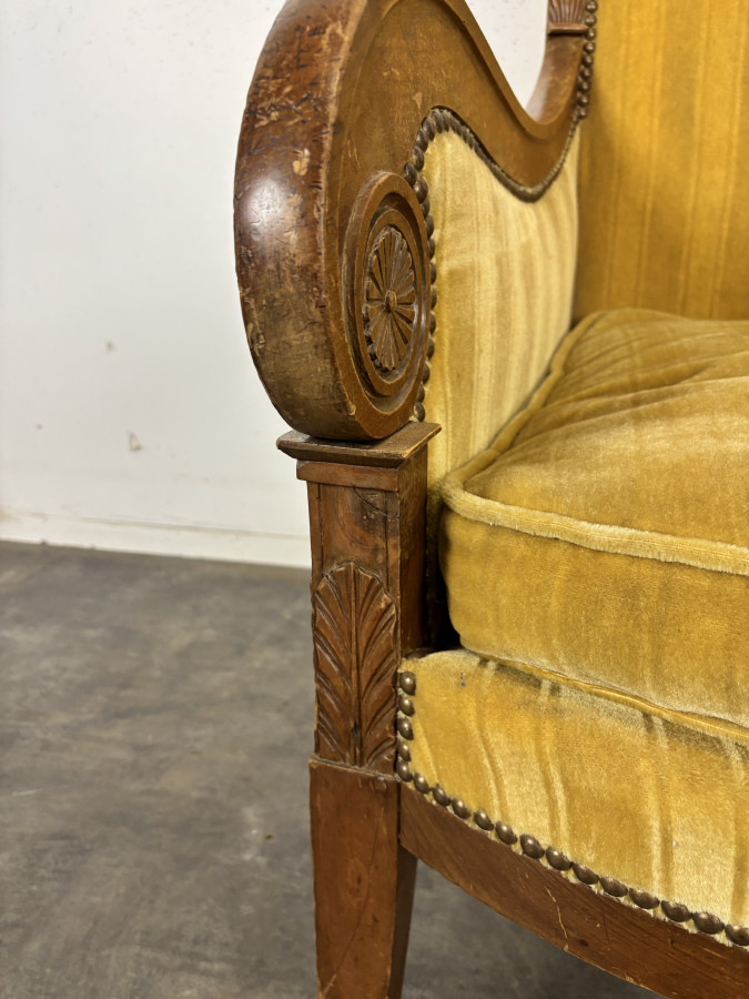 Bergère à crosse Restauration en merisier velours jaune