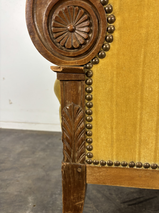 Bergère à crosse Restauration en merisier velours jaune