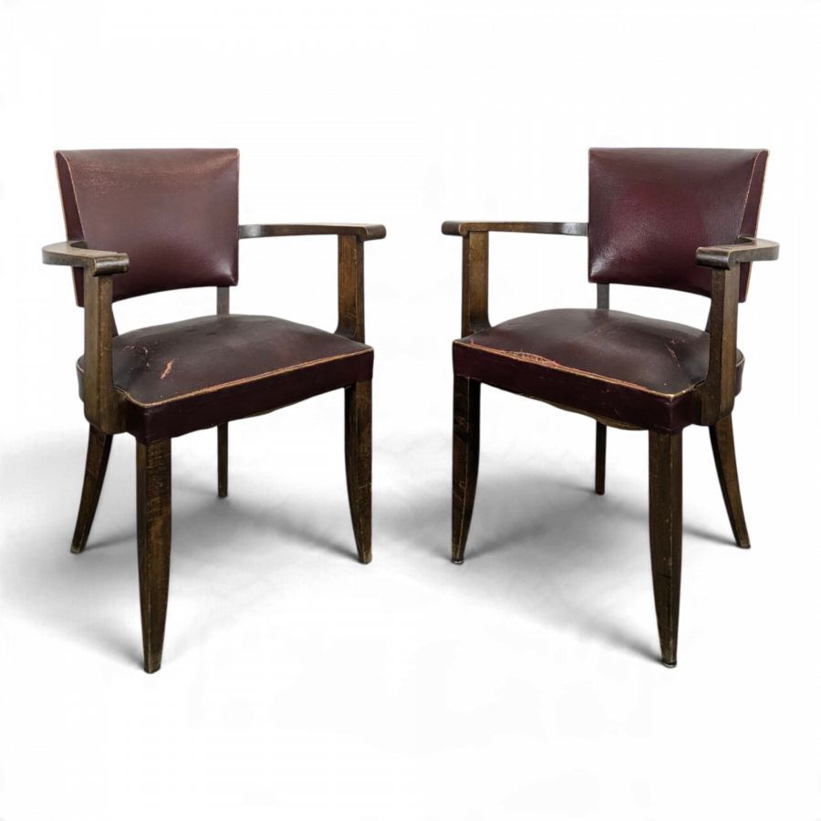 Paire de fauteuils bridge années 40 en chêne et skaï bordeaux