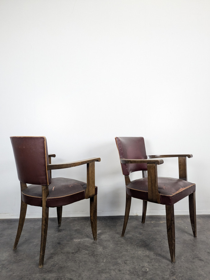 Paire de fauteuils bridge années 40 en chêne et skaï bordeaux