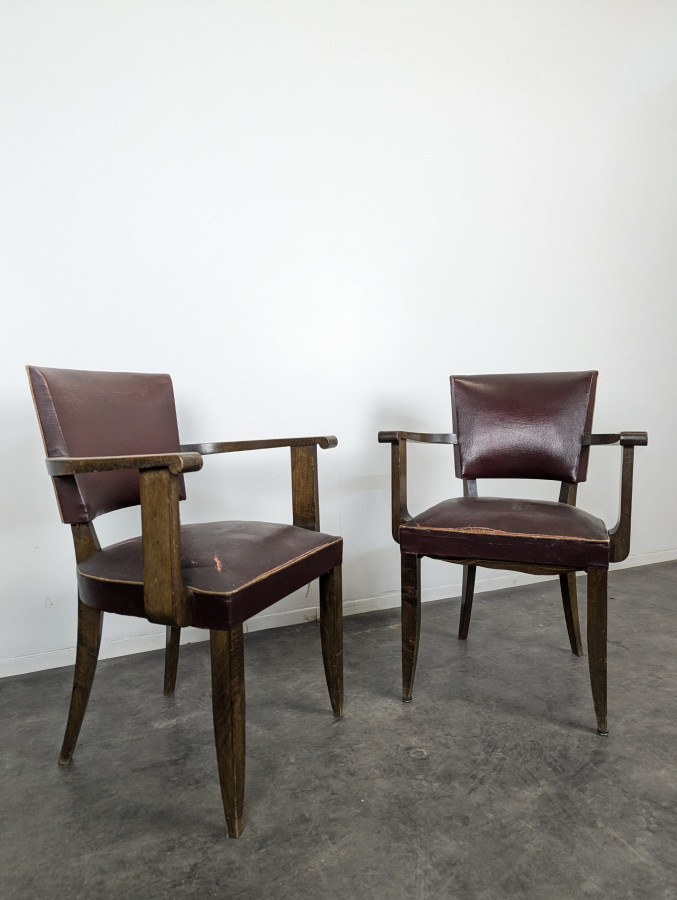Paire de fauteuils bridge années 40 en chêne et skaï bordeaux