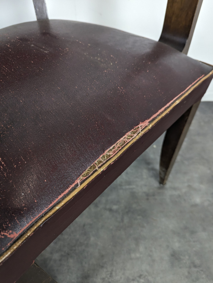 Paire de fauteuils bridge années 40 en chêne et skaï bordeaux
