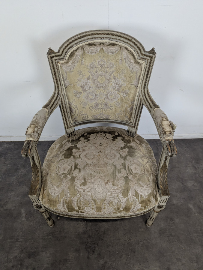 Salon cabriolet de style Louis XVI relaqué crème et réchampi or