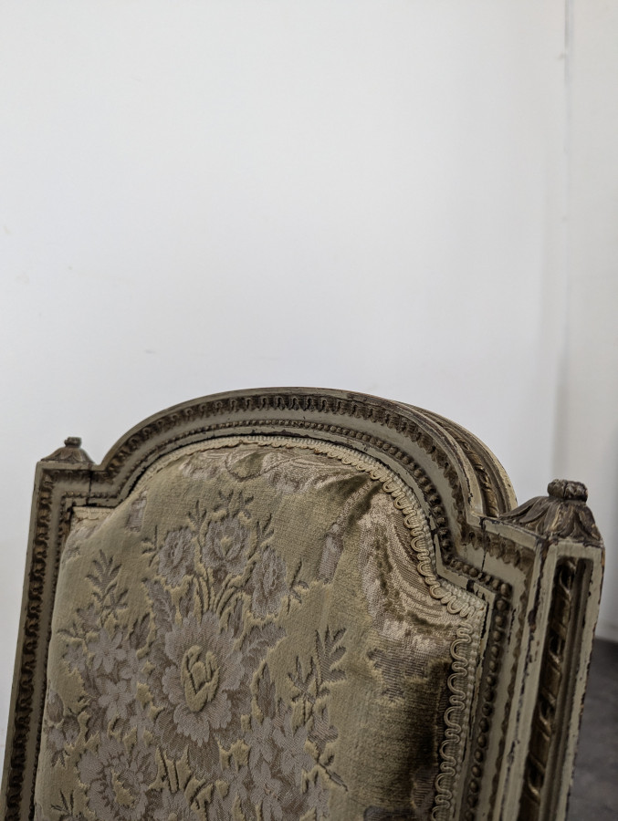 Salon cabriolet de style Louis XVI relaqué crème et réchampi or