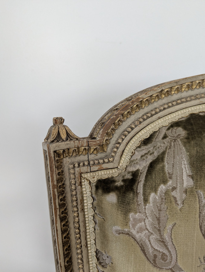 Salon cabriolet de style Louis XVI relaqué crème et réchampi or