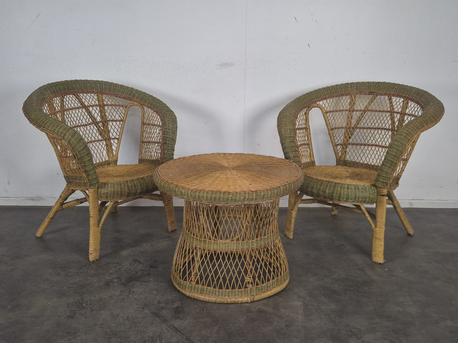 Salon en rotin et osier, paire de fauteuils et table basse