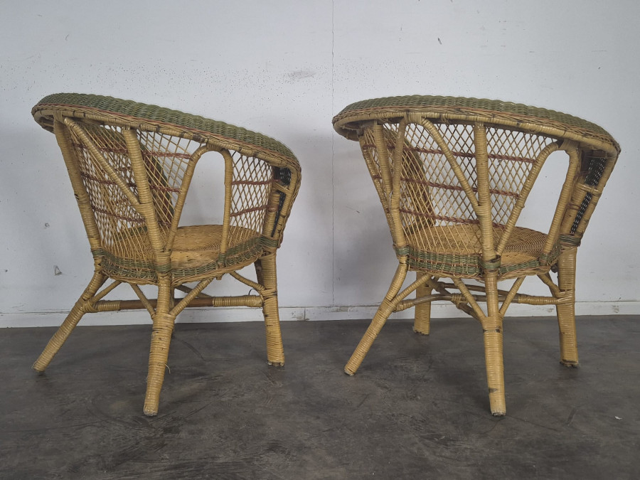Salon en rotin et osier, paire de fauteuils et table basse